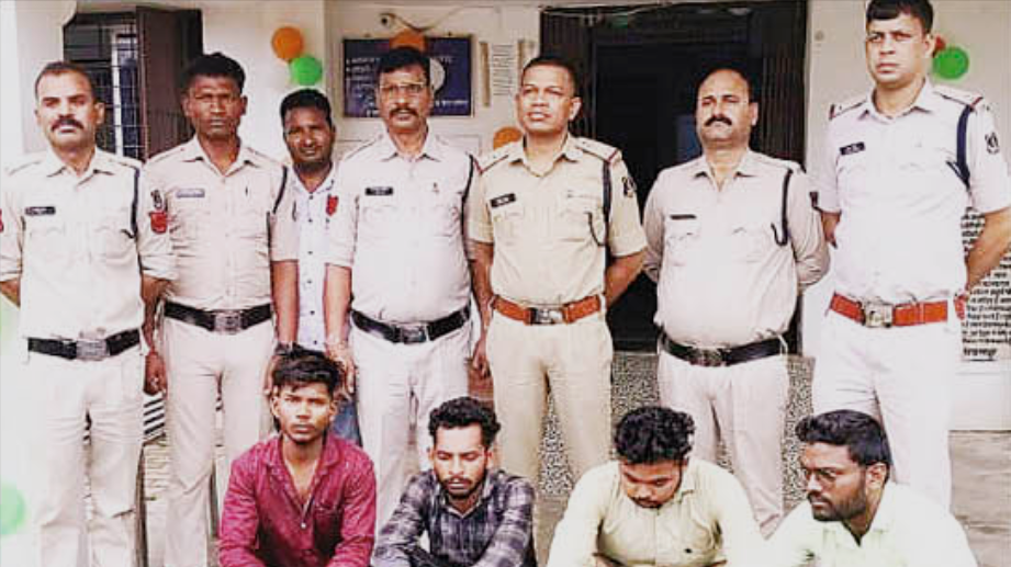 BISHRAMPUR : पुलिस आरक्षक के घर घुस हमला यास किया के मामले में छह आरोपी गिरफ्तार