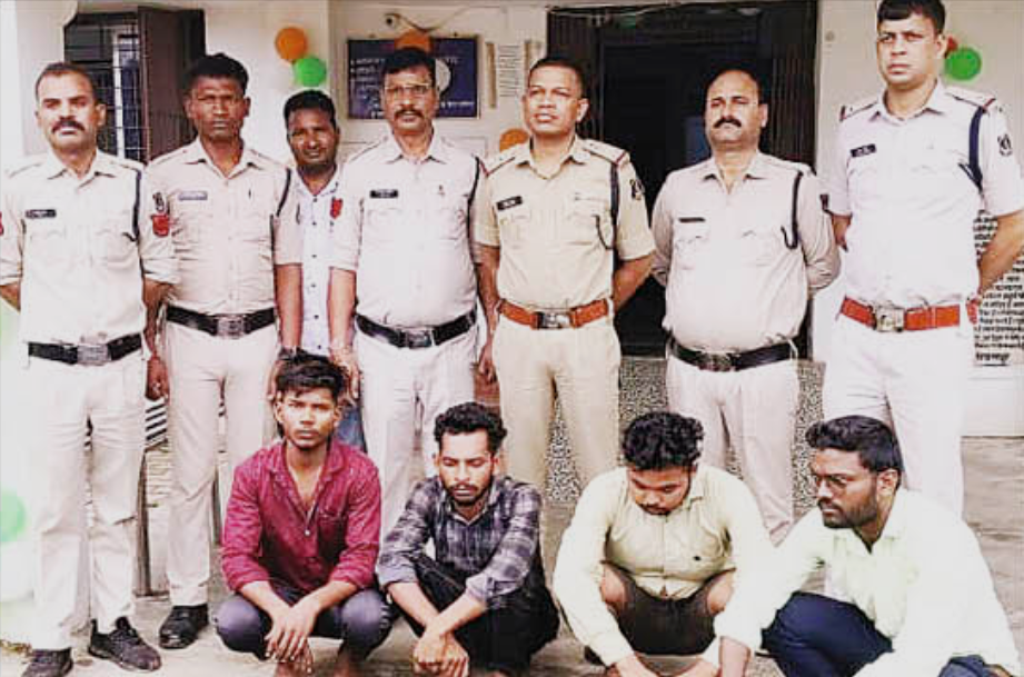 BISHRAMPUR : पुलिस आरक्षक के घर घुस हमला यास किया के मामले में छह आरोपी गिरफ्तार